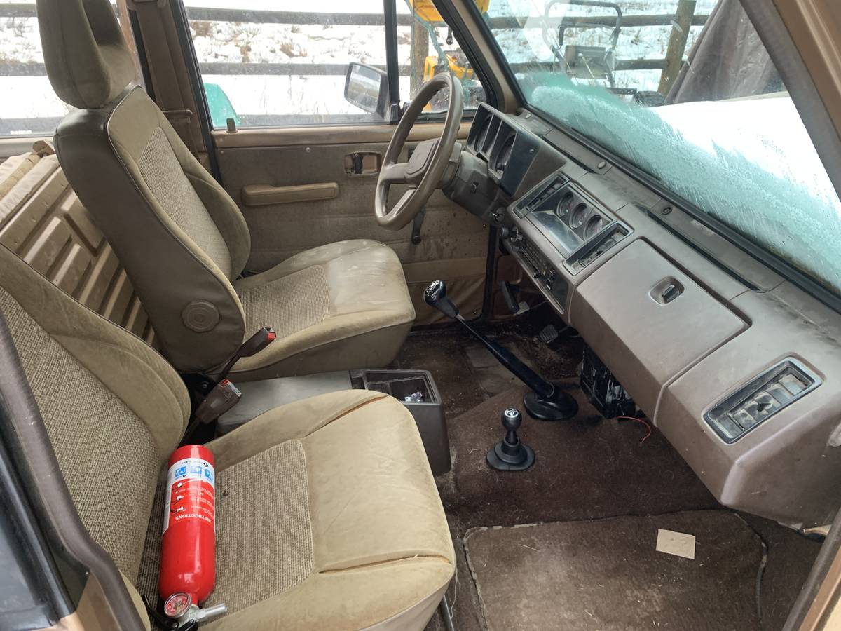 Isuzu-trooper-1986-brown-11