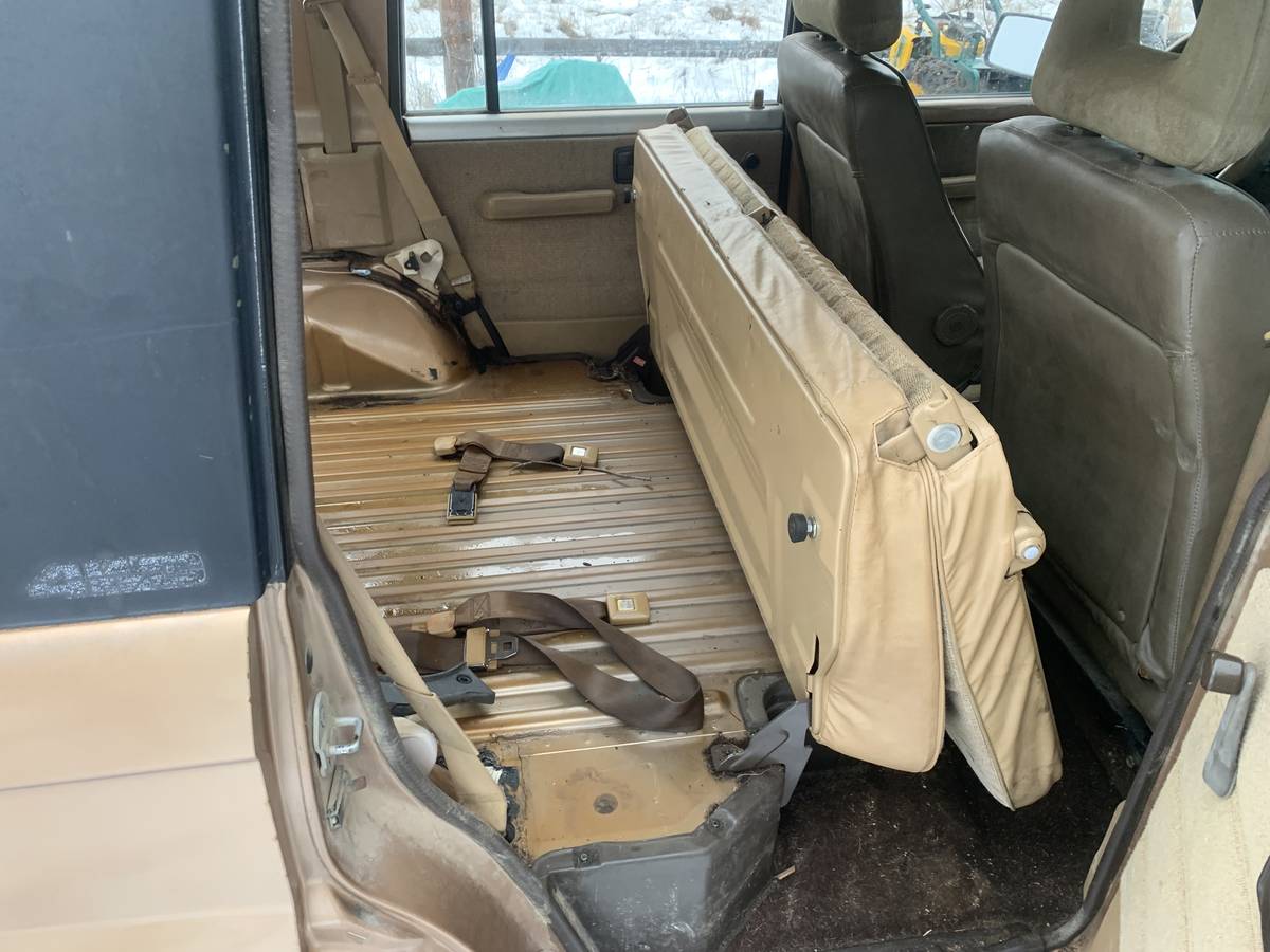 Isuzu-trooper-1986-brown-12