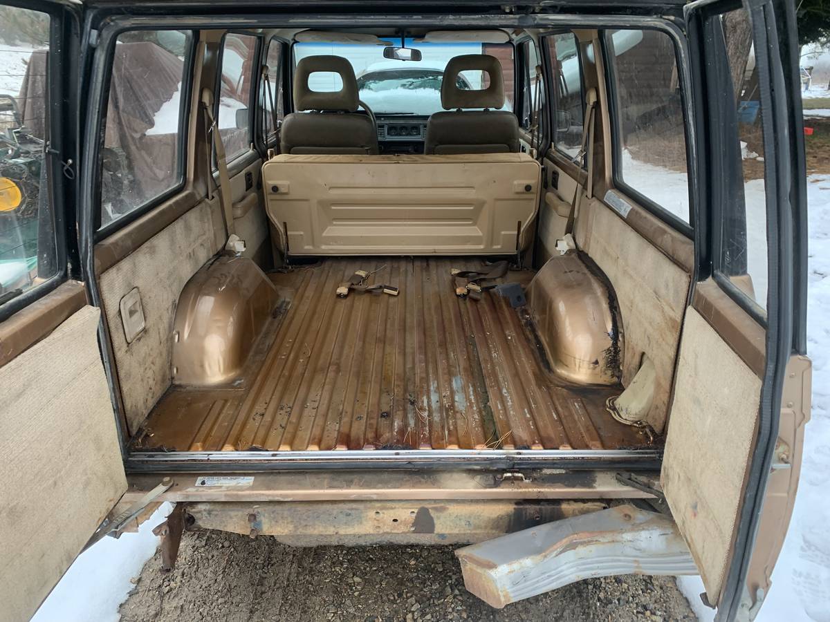 Isuzu-trooper-1986-brown-16