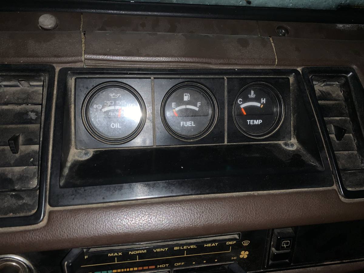 Isuzu-trooper-1986-brown-19