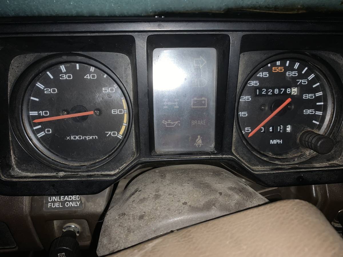 Isuzu-trooper-1986-brown-20