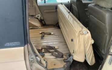 Isuzu-trooper-1986-brown-5