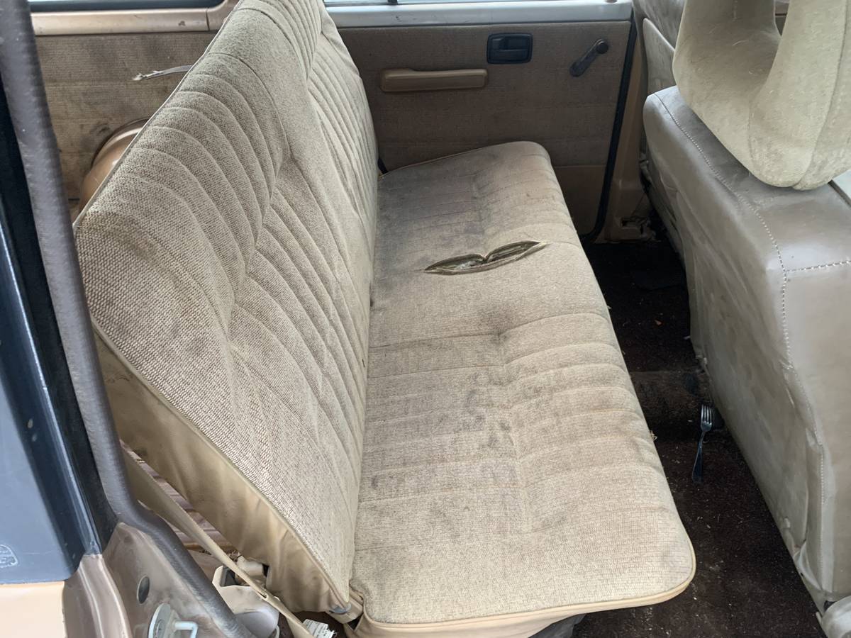 Isuzu-trooper-1986-brown-6