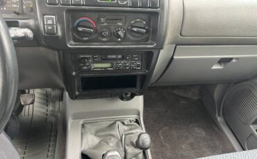 Isuzu-trooper-1995-green-10