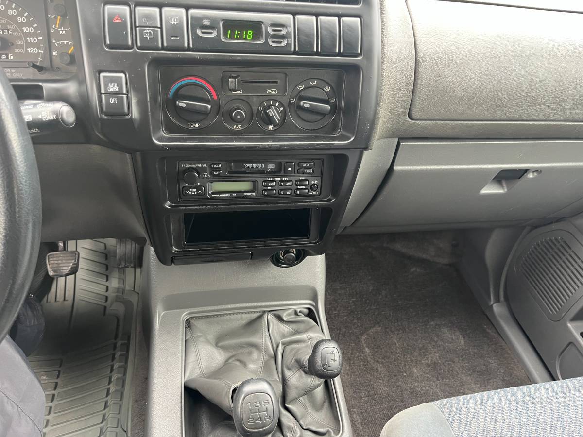 Isuzu-trooper-1995-green-12