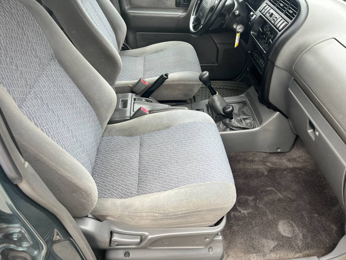 Isuzu-trooper-1995-green-15