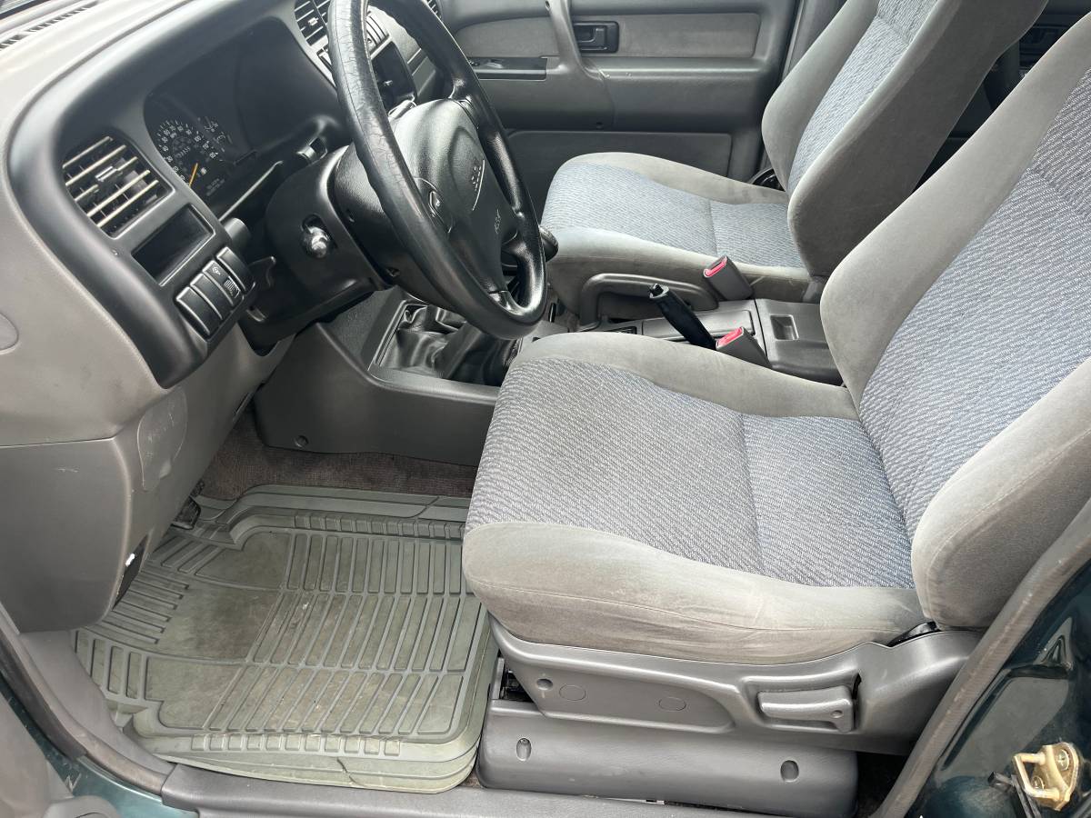 Isuzu-trooper-1995-green-16