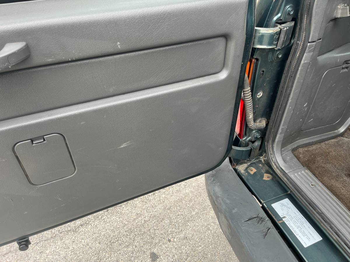 Isuzu-trooper-1995-green-19