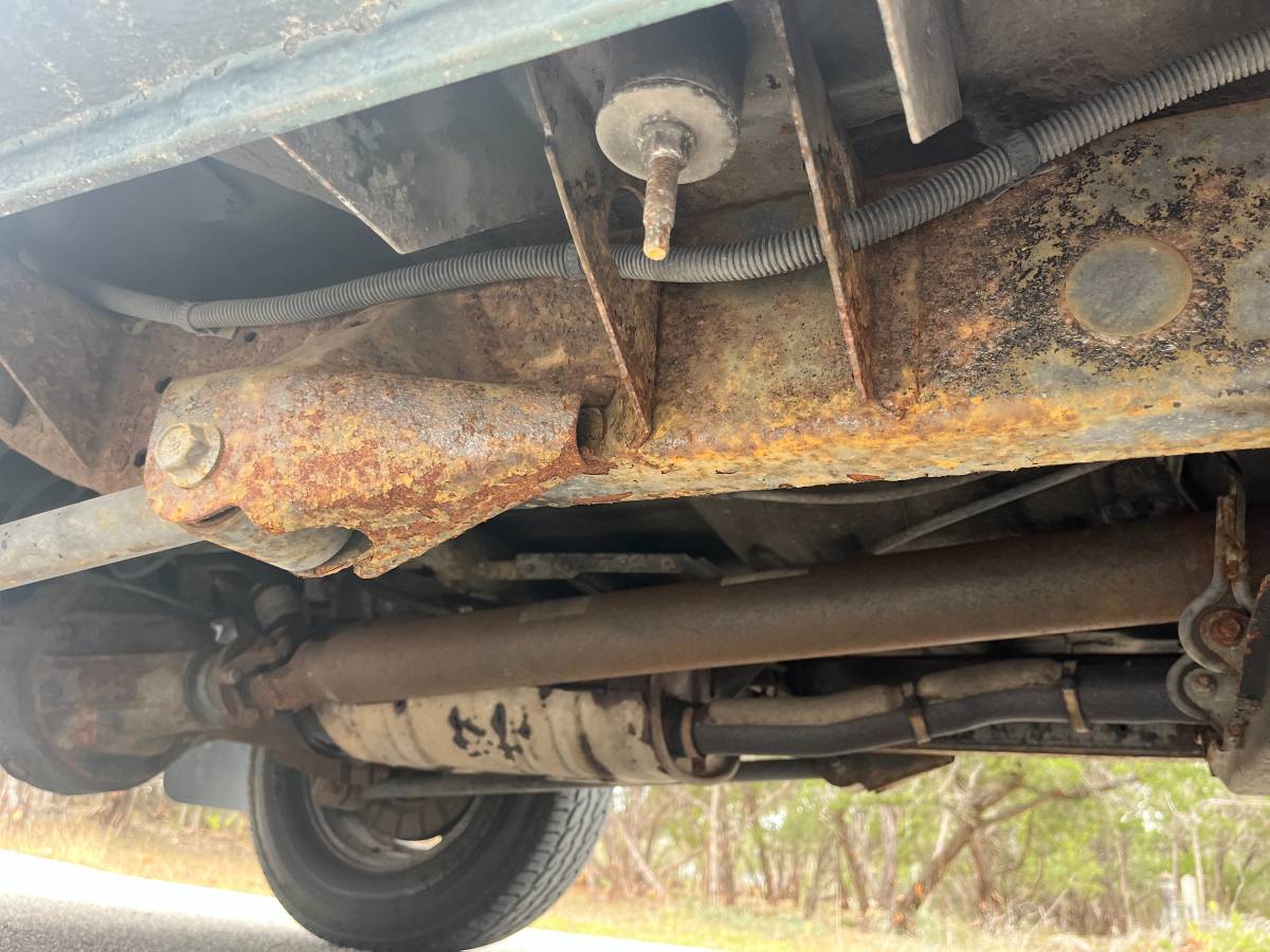 Isuzu-trooper-1995-green-22