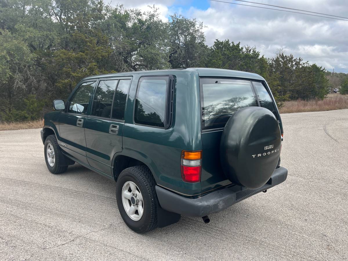 Isuzu-trooper-1995-green-5