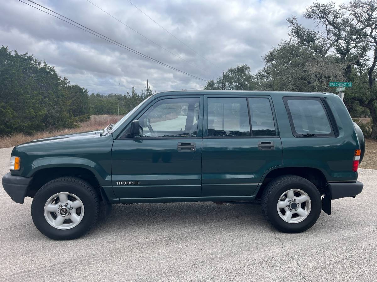 Isuzu-trooper-1995-green