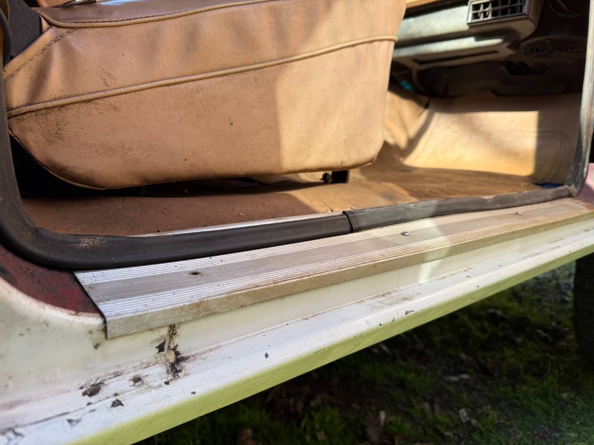 J10-jeep-pickup-1980-red-14