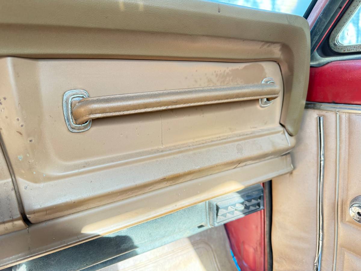 J10-jeep-pickup-1980-red-5