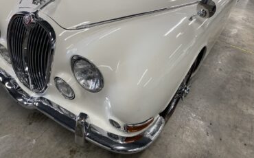 Jaguar-3.8S-1967-4