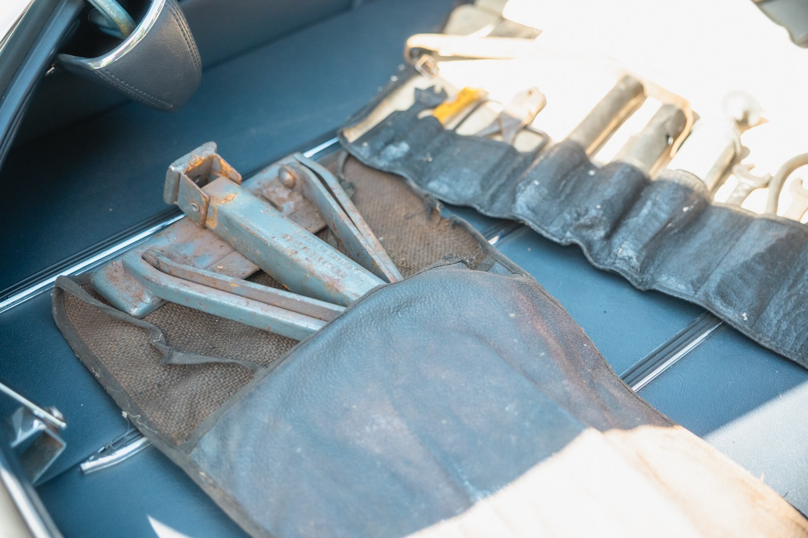 Jaguar-E-Type-1965-Coupe-15