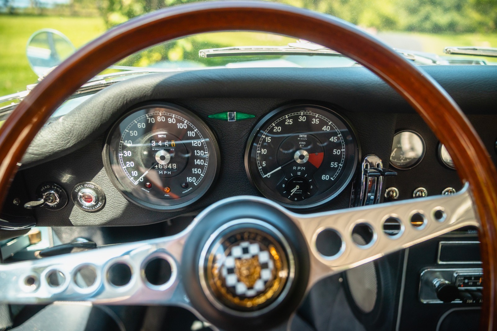 Jaguar-E-Type-1965-Coupe-19