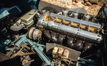 Jaguar-E-Type-1965-Coupe-23