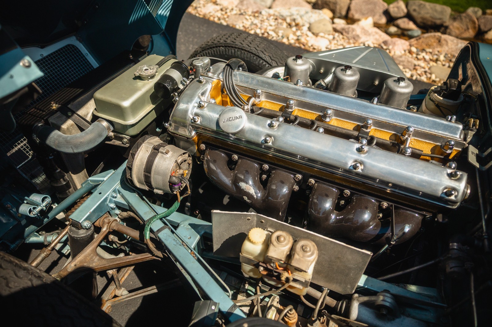 Jaguar-E-Type-1965-Coupe-23