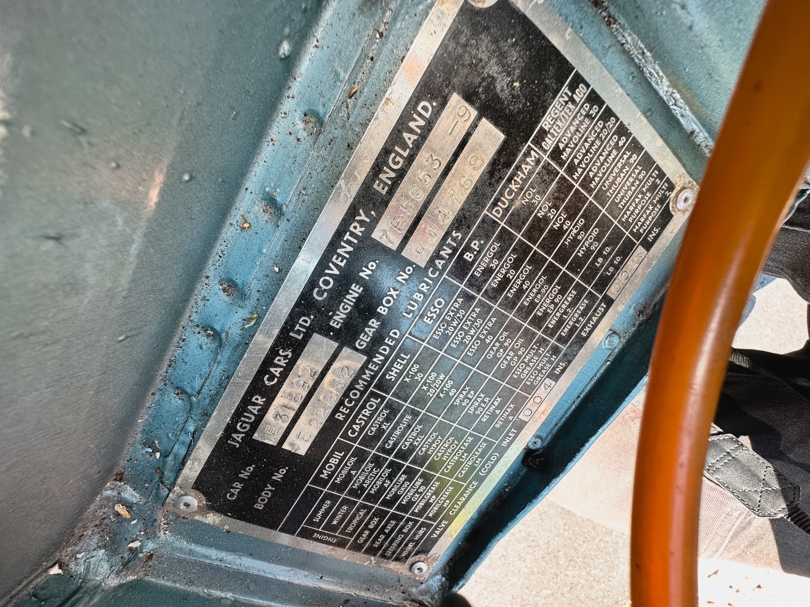 Jaguar-E-Type-1965-Coupe-24