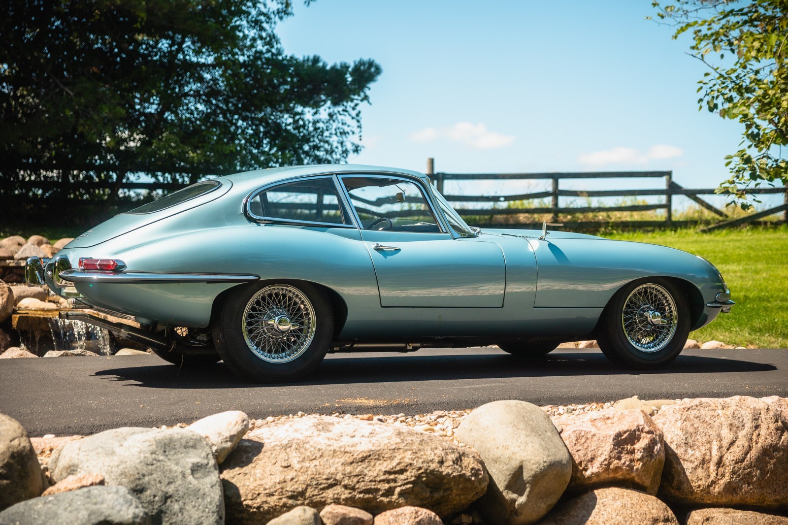 Jaguar-E-Type-1965-Coupe-3
