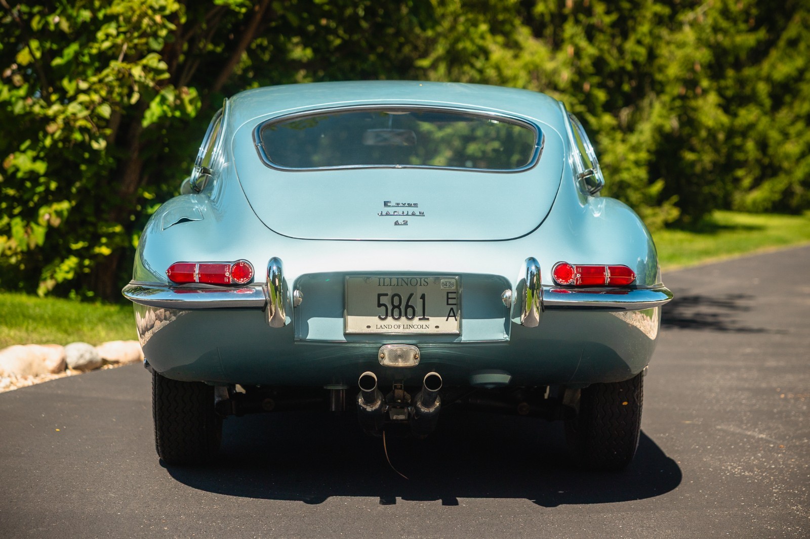 Jaguar-E-Type-1965-Coupe-5