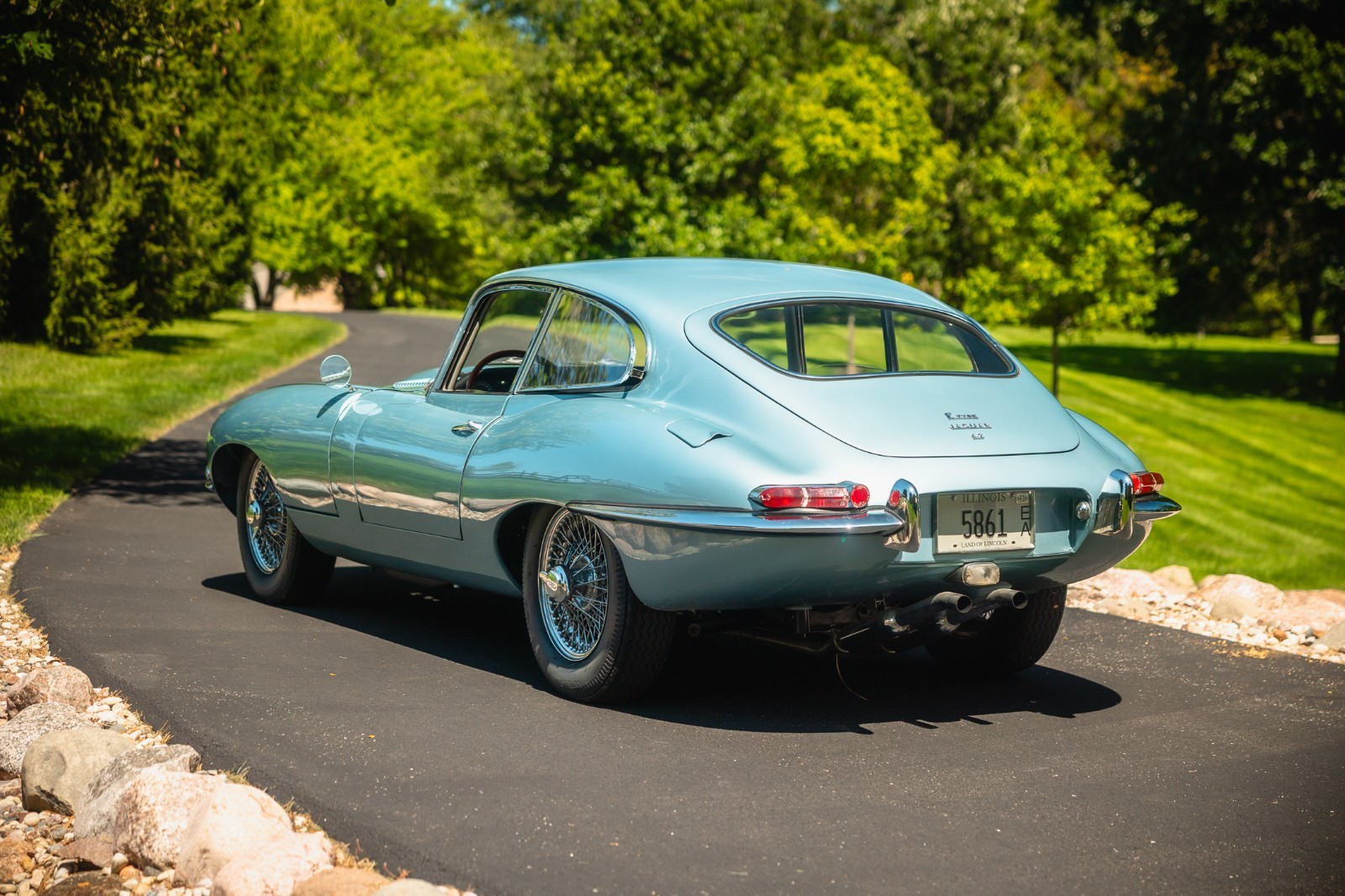 Jaguar-E-Type-1965-Coupe-6