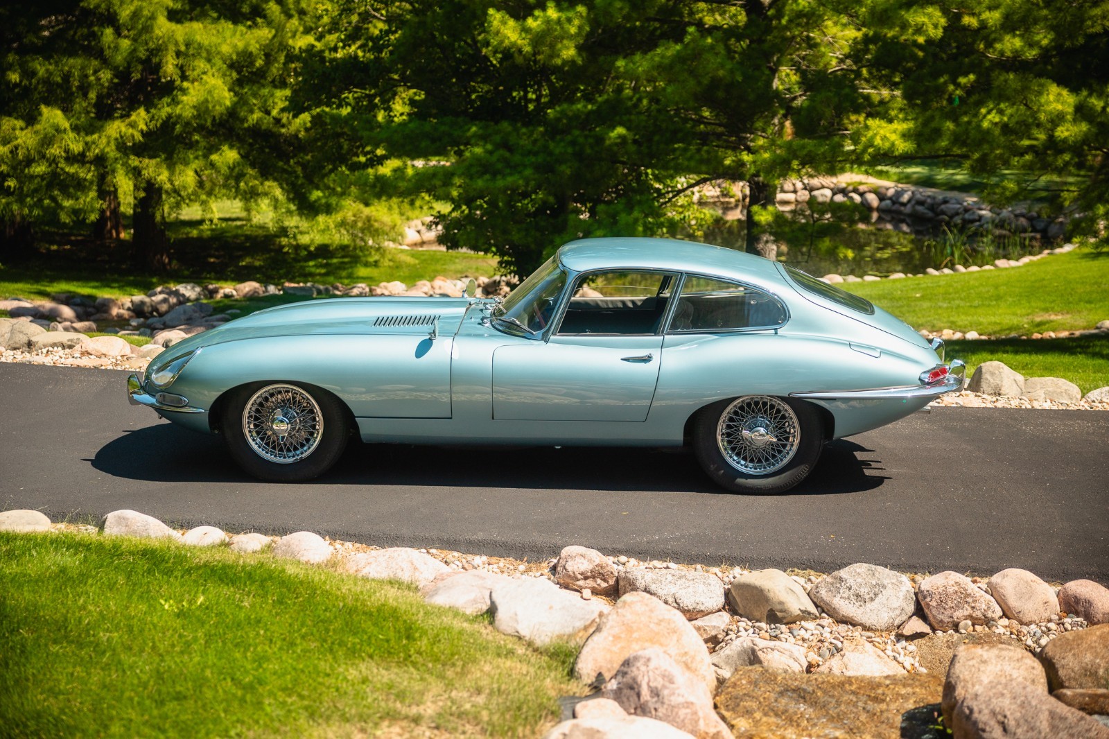 Jaguar-E-Type-1965-Coupe-7