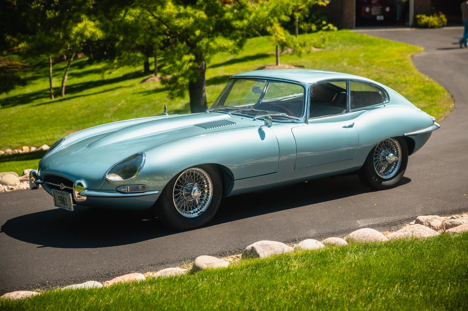 Jaguar-E-Type-1965-Coupe-8