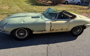 Jaguar-E-Type-1967-Convertible-1