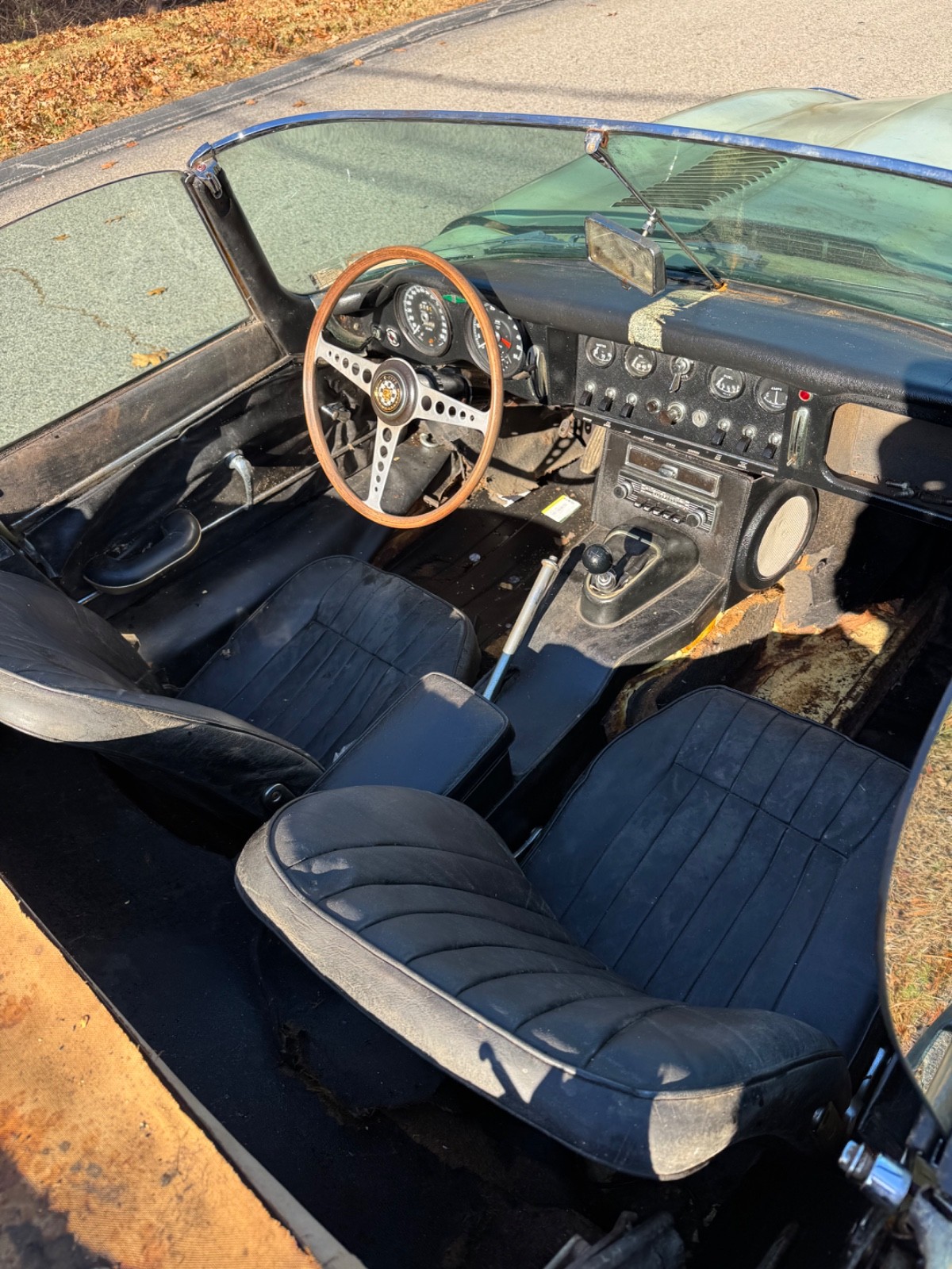 Jaguar-E-Type-1967-Convertible-12