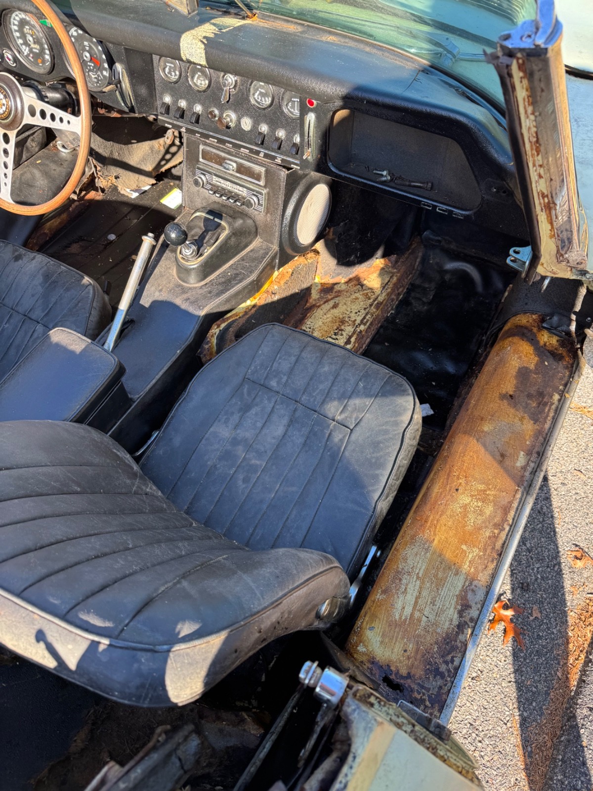 Jaguar-E-Type-1967-Convertible-13