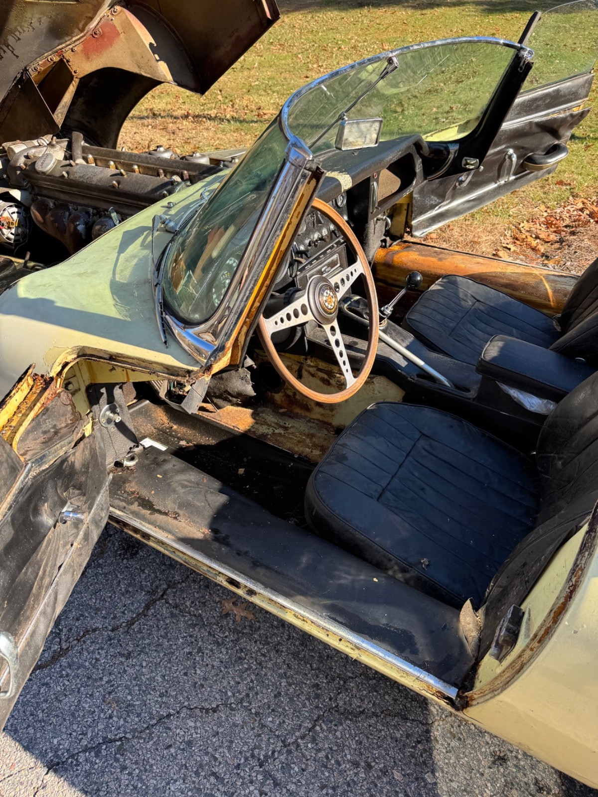 Jaguar-E-Type-1967-Convertible-14