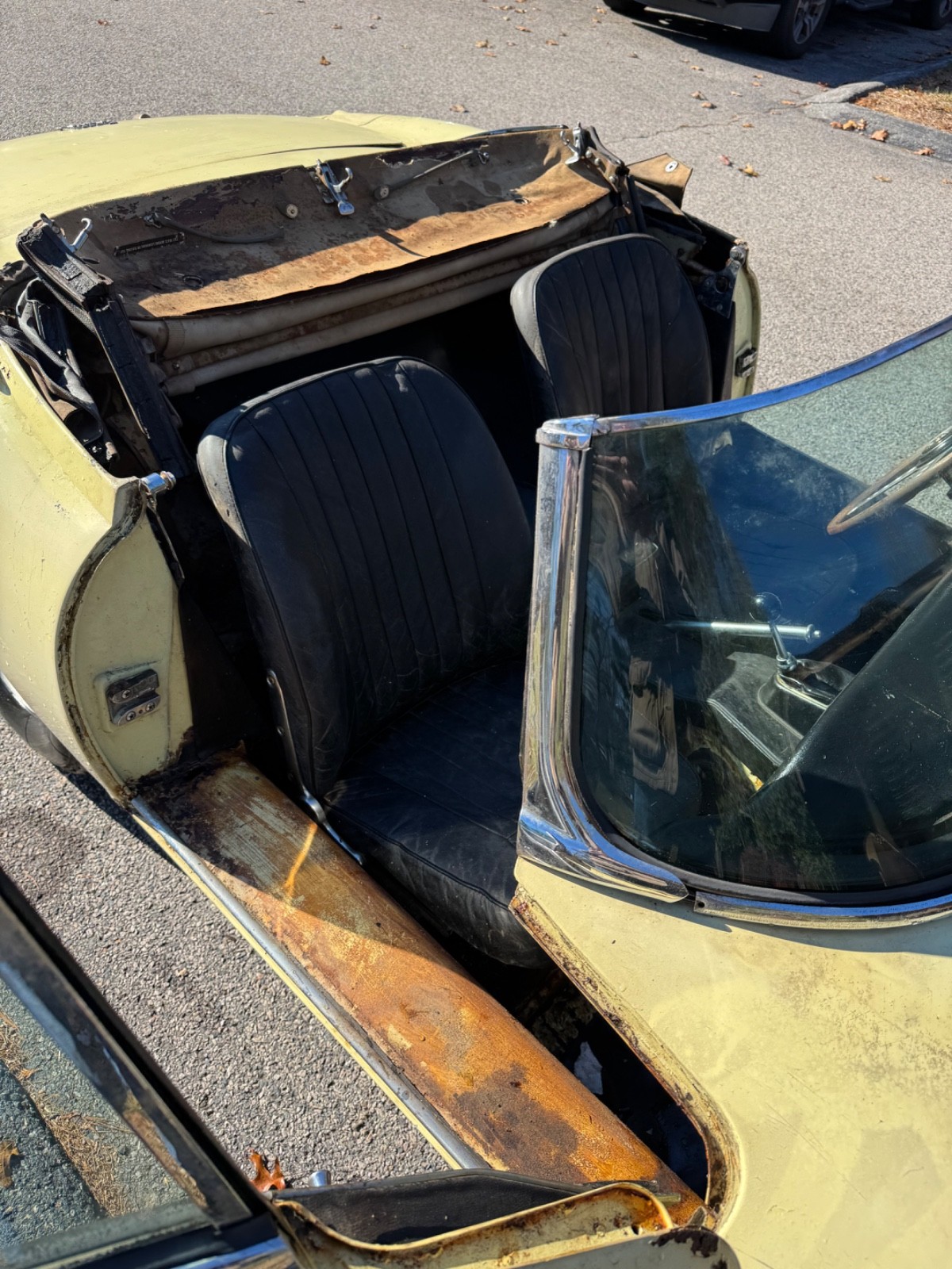 Jaguar-E-Type-1967-Convertible-15