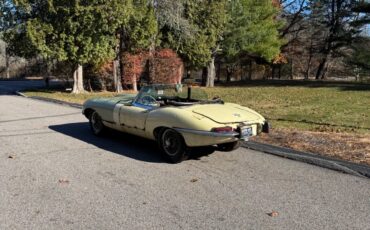Jaguar-E-Type-1967-Convertible-2