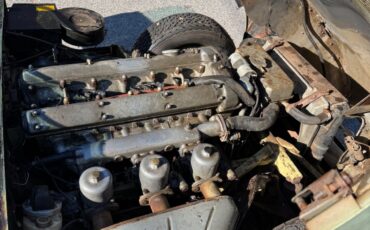 Jaguar-E-Type-1967-Convertible-24