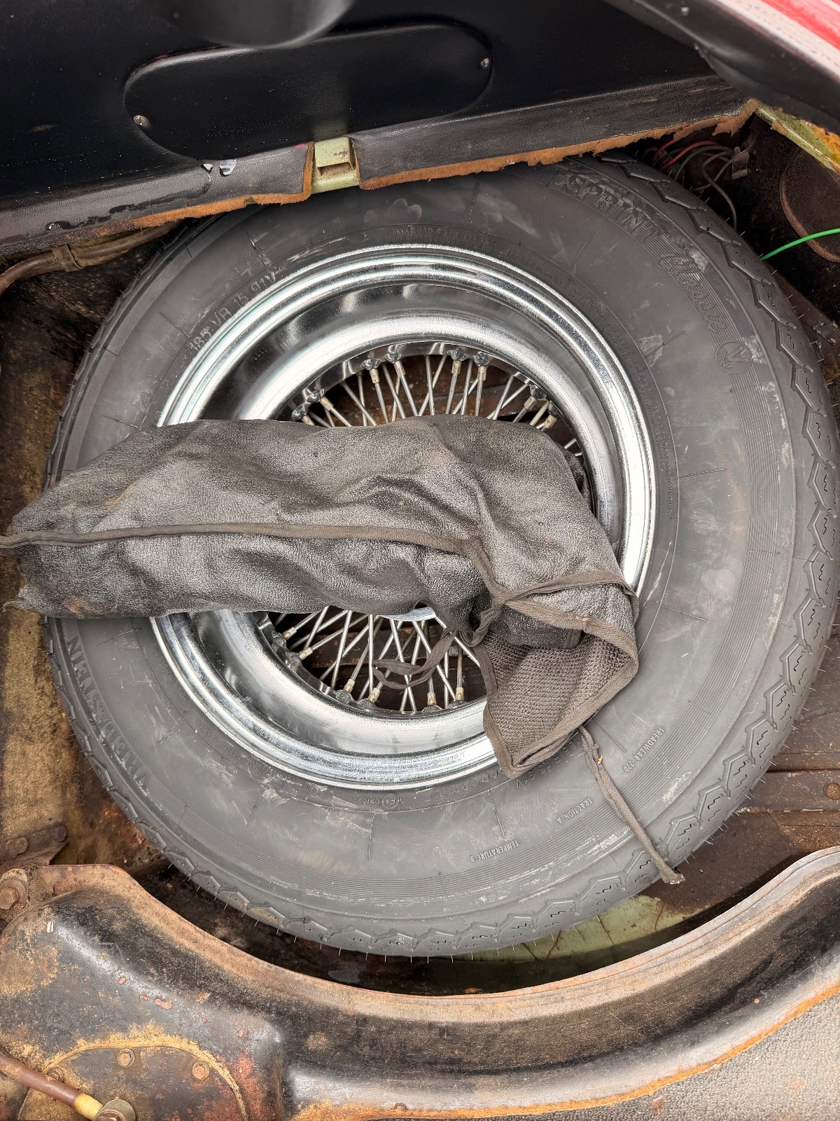 Jaguar-E-Type-1969-14