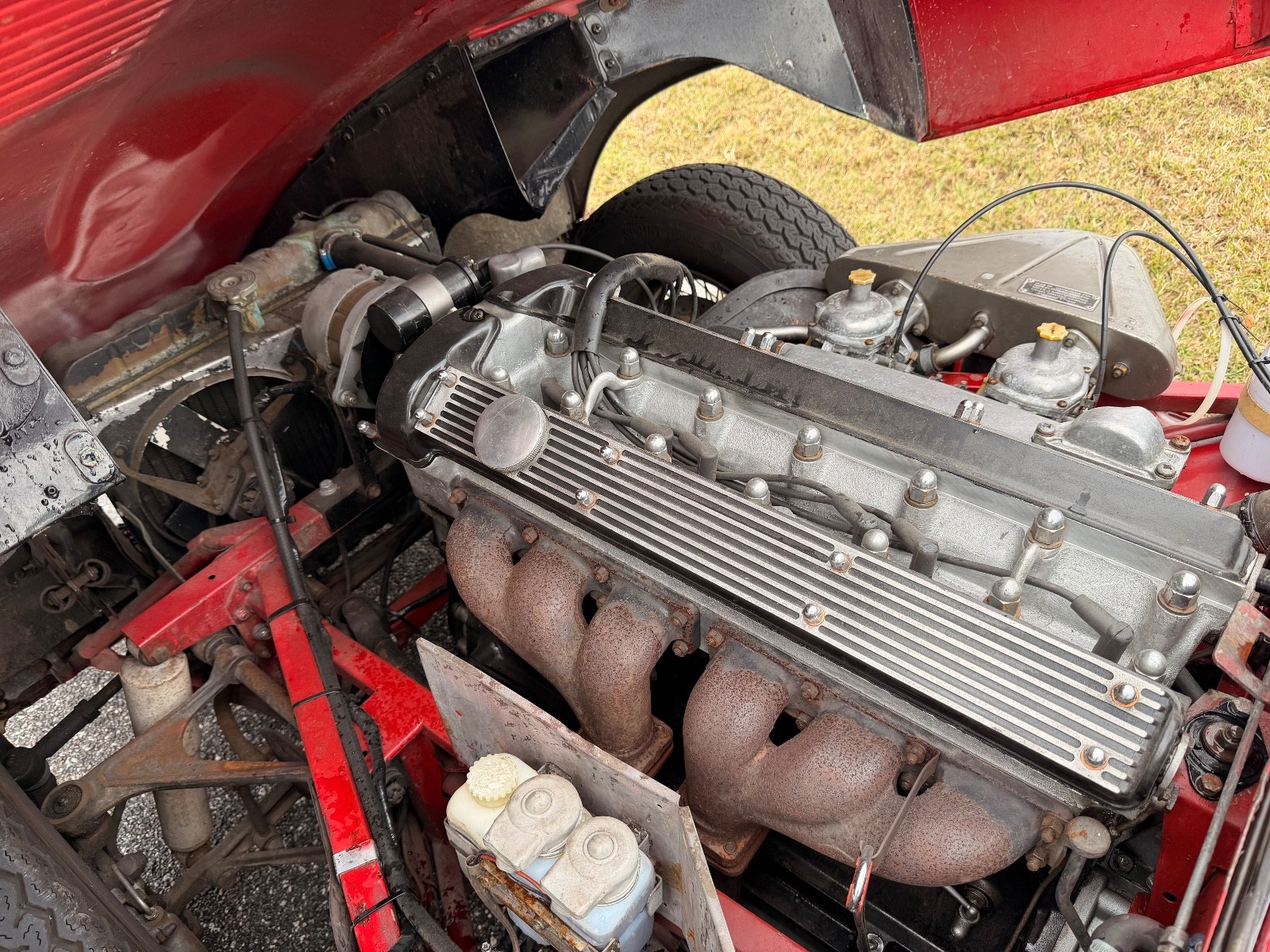 Jaguar-E-Type-1969-4