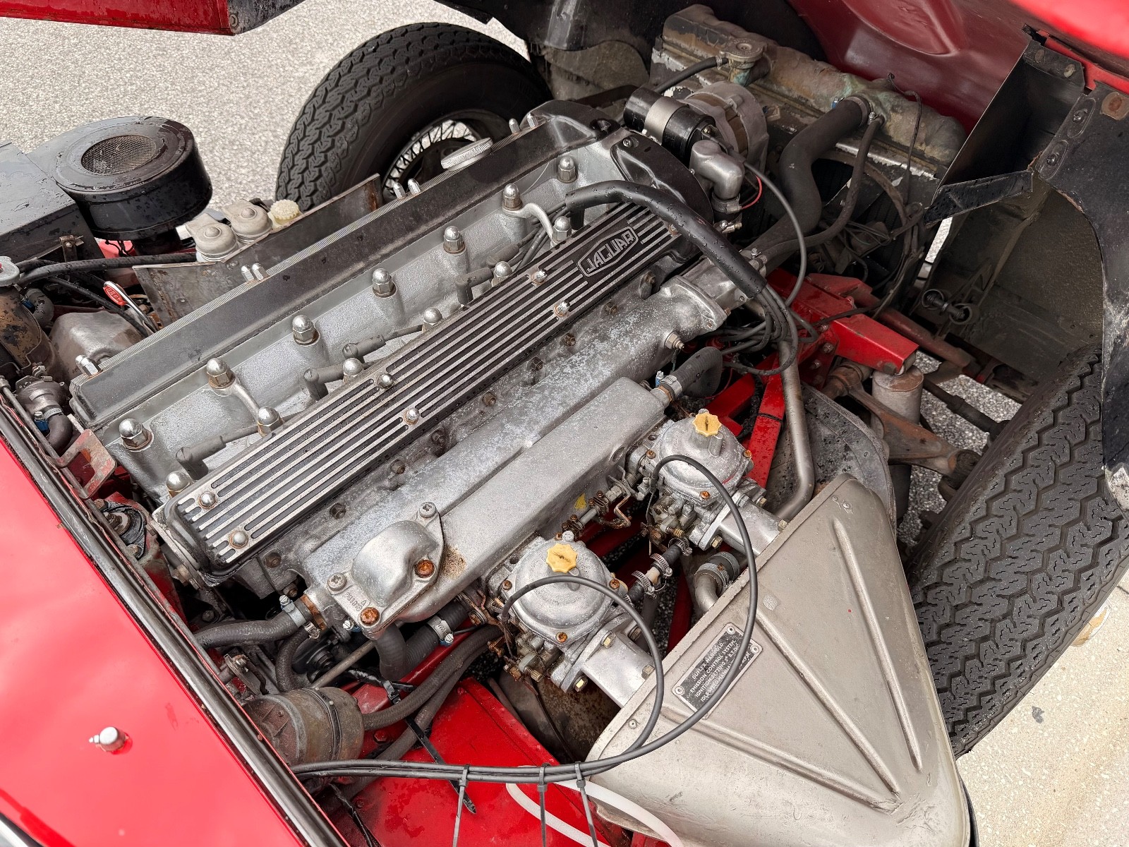 Jaguar-E-Type-1969-5