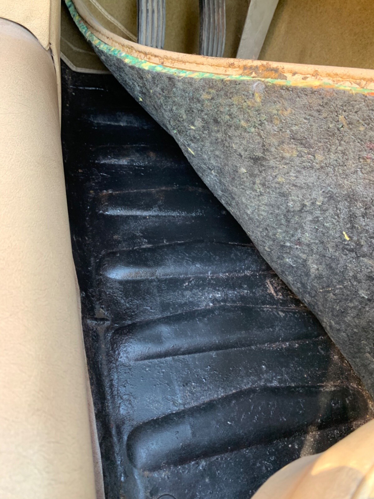 Jaguar-E-Type-1969-Coupe-12