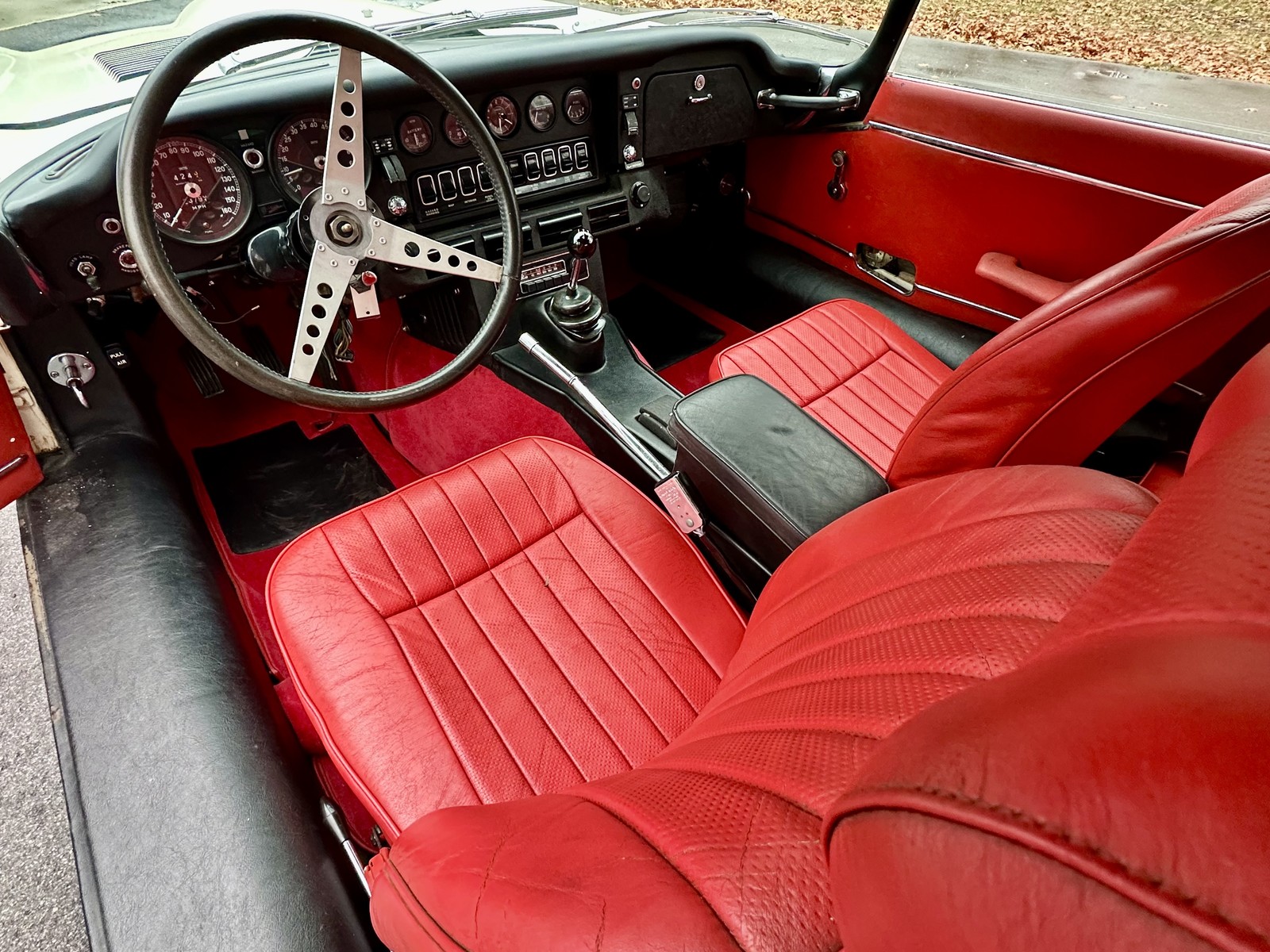 Jaguar-E-Type-1974-Coupe-1