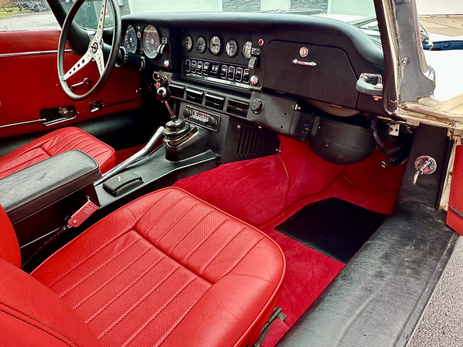 Jaguar-E-Type-1974-Coupe-27