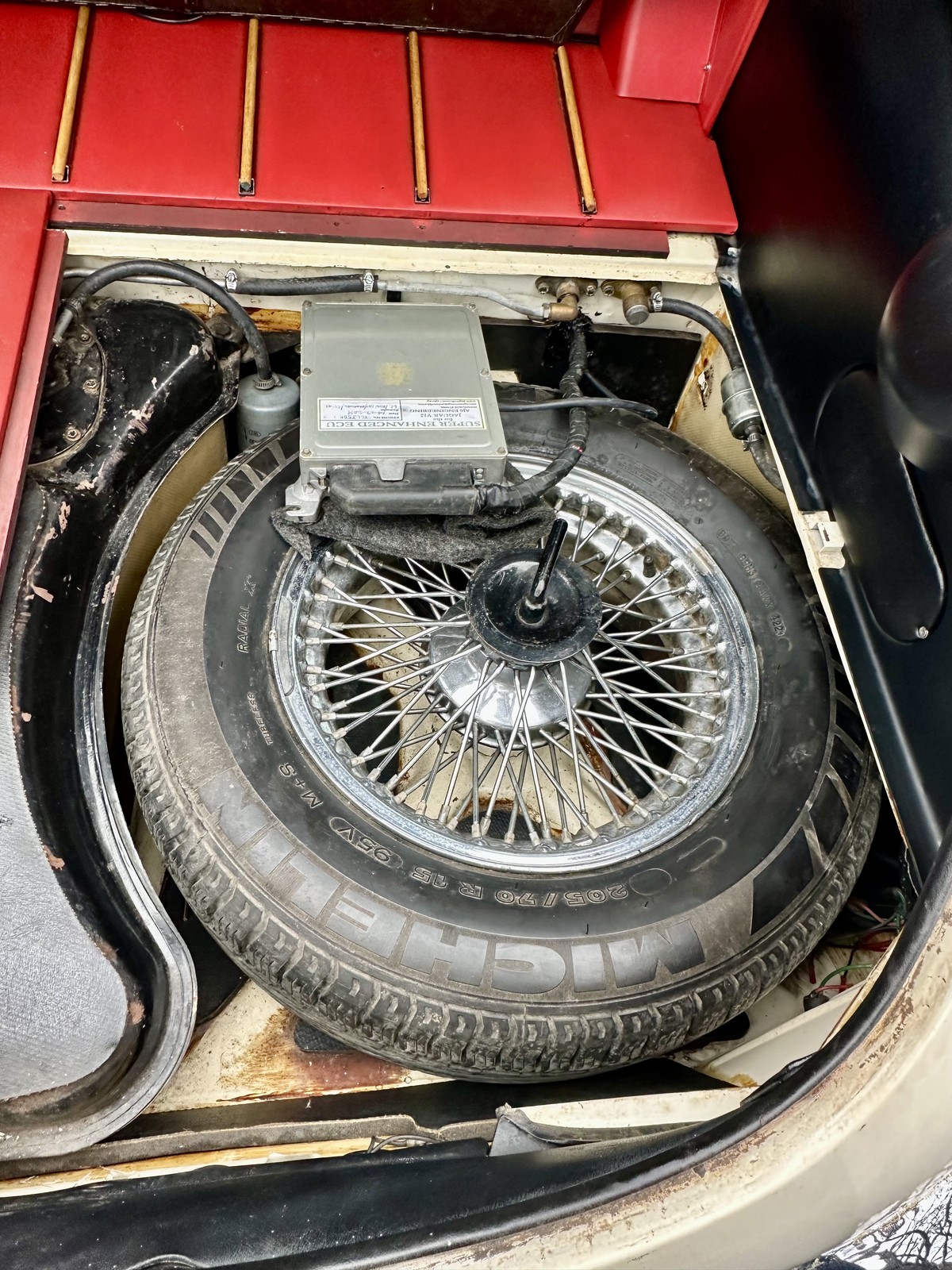 Jaguar-E-Type-1974-Coupe-34