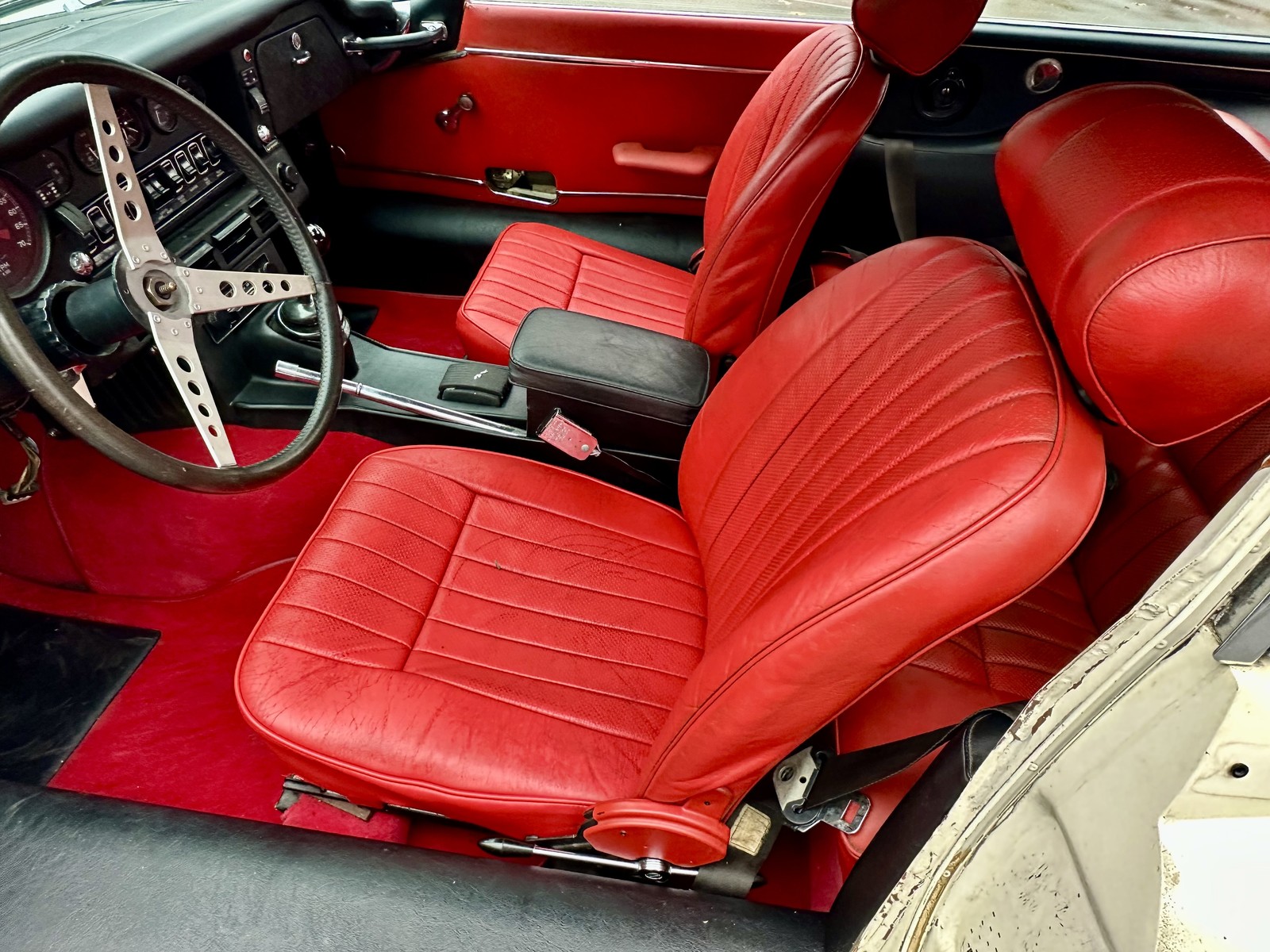 Jaguar-E-Type-1974-Coupe-35