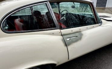 Jaguar-E-Type-1974-Coupe-9