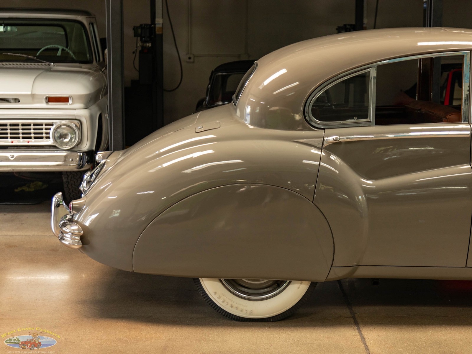 Jaguar-Mark-VII-1954-4-Door-Sedan-1