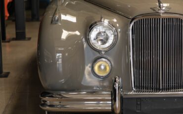 Jaguar-Mark-VII-1954-4-Door-Sedan-14