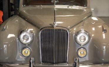 Jaguar-Mark-VII-1954-4-Door-Sedan-15