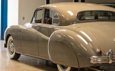 Jaguar-Mark-VII-1954-4-Door-Sedan-22