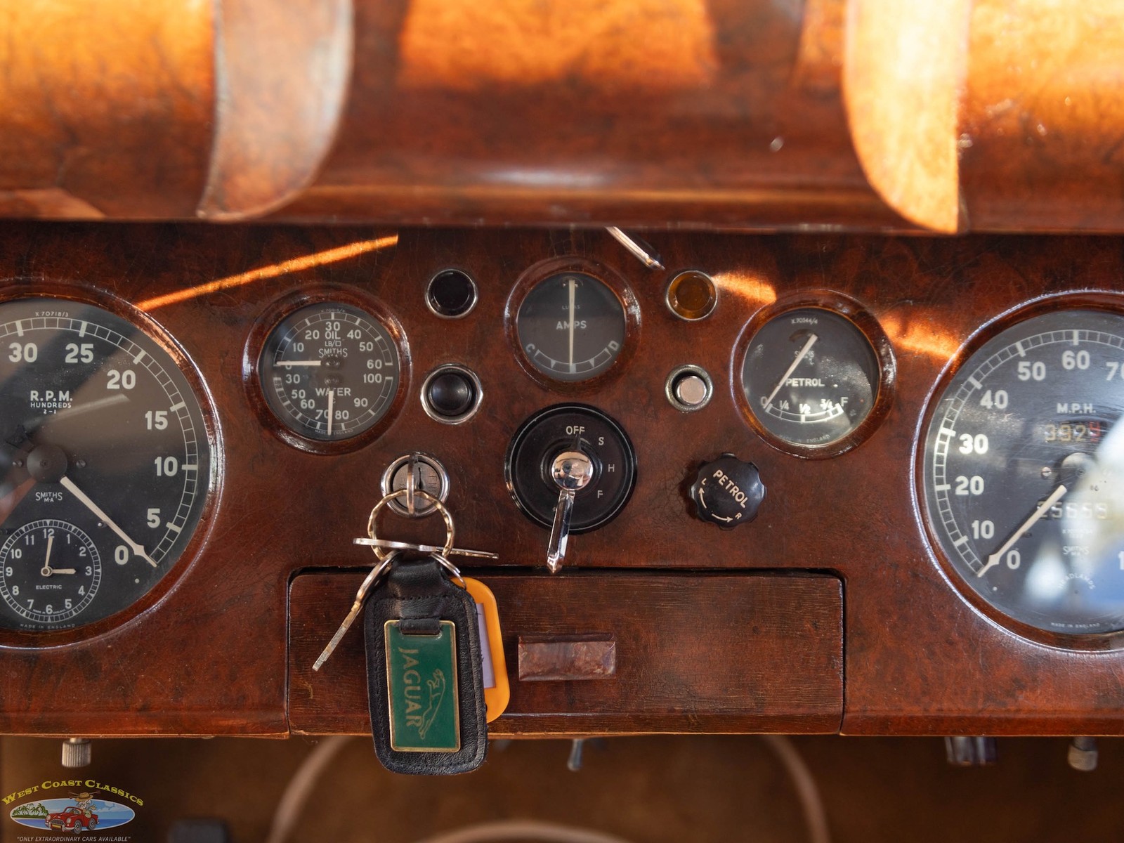 Jaguar-Mark-VII-1954-4-Door-Sedan-36