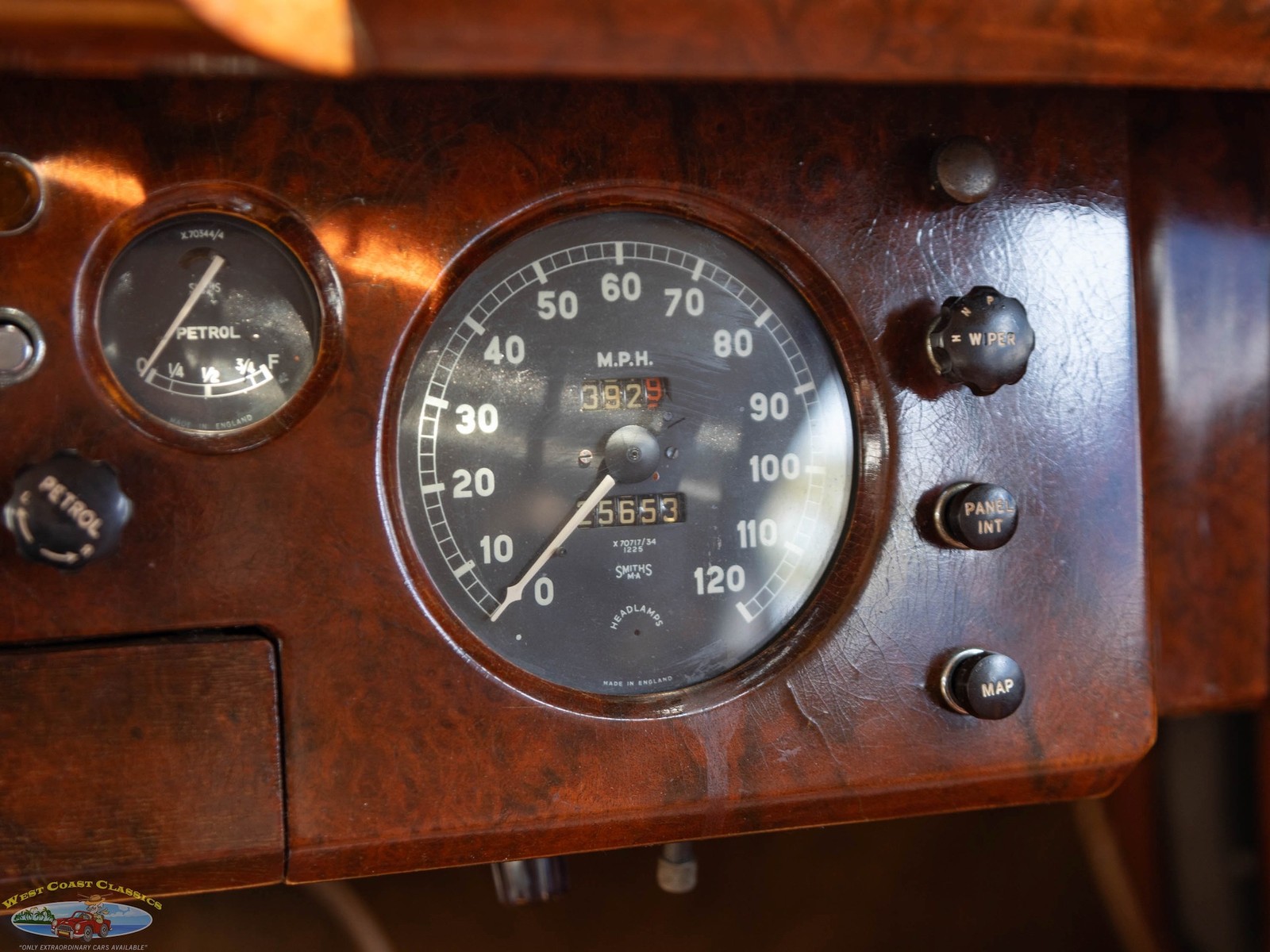 Jaguar-Mark-VII-1954-4-Door-Sedan-37